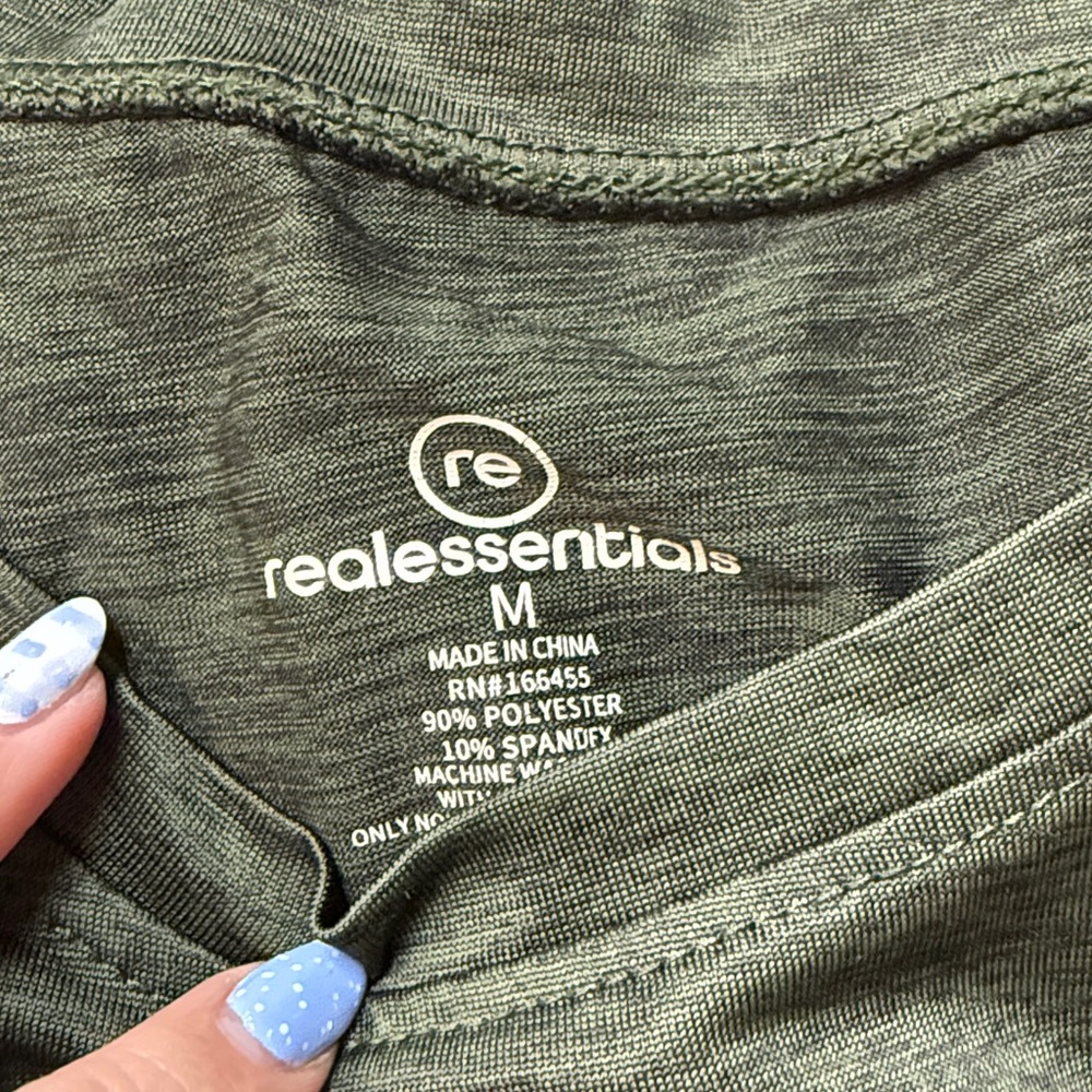 5 cropped tees - Picture 3 of 6